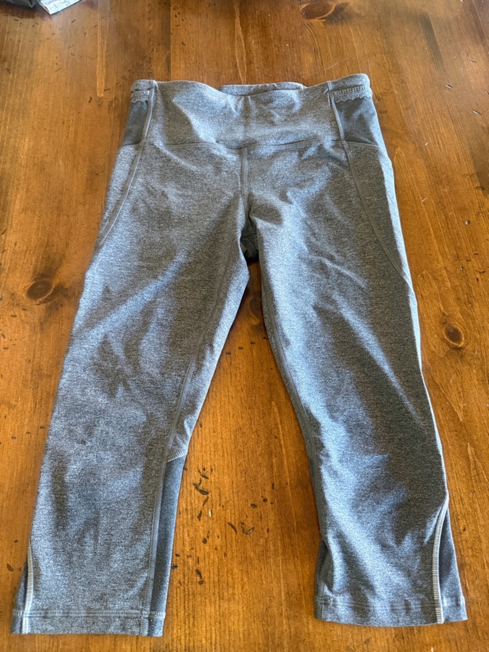 Lululemon Gray Capri Leggings Sise 8